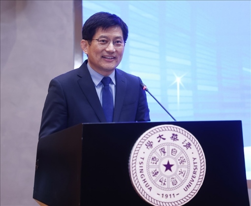 清華大學(xué)國(guó)家治理研究院執(zhí)行院長(zhǎng)、清華大學(xué)計(jì)算社會(huì)科學(xué)與國(guó)家治理實(shí)驗(yàn)室執(zhí)行主任孟慶國(guó)教授演講。供圖單位：清華大學(xué)國(guó)家治理研究院