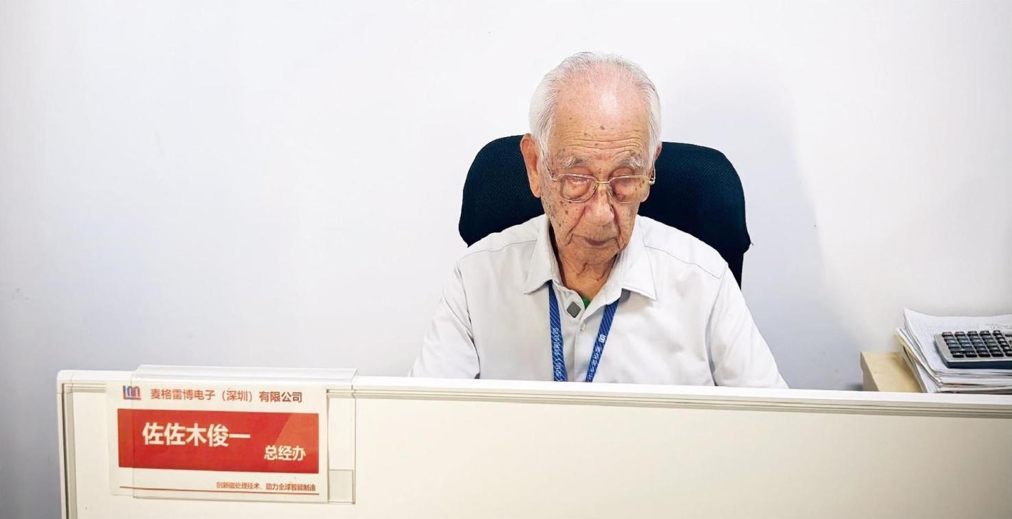 佐佐木俊一在工位上工作。（本刊記者 馮璐／攝）