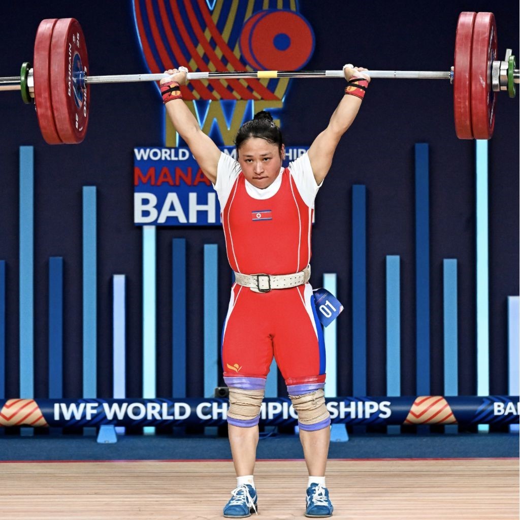 圖為李盛金在比賽中。圖片來源于國際舉重聯(lián)合會官網