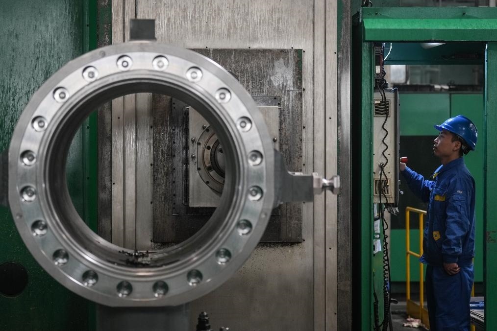 2023年2月14日，沈陽鼓風(fēng)機(jī)集團(tuán)股份有限公司的工人在車間工作。新華社記者 潘昱龍 攝
