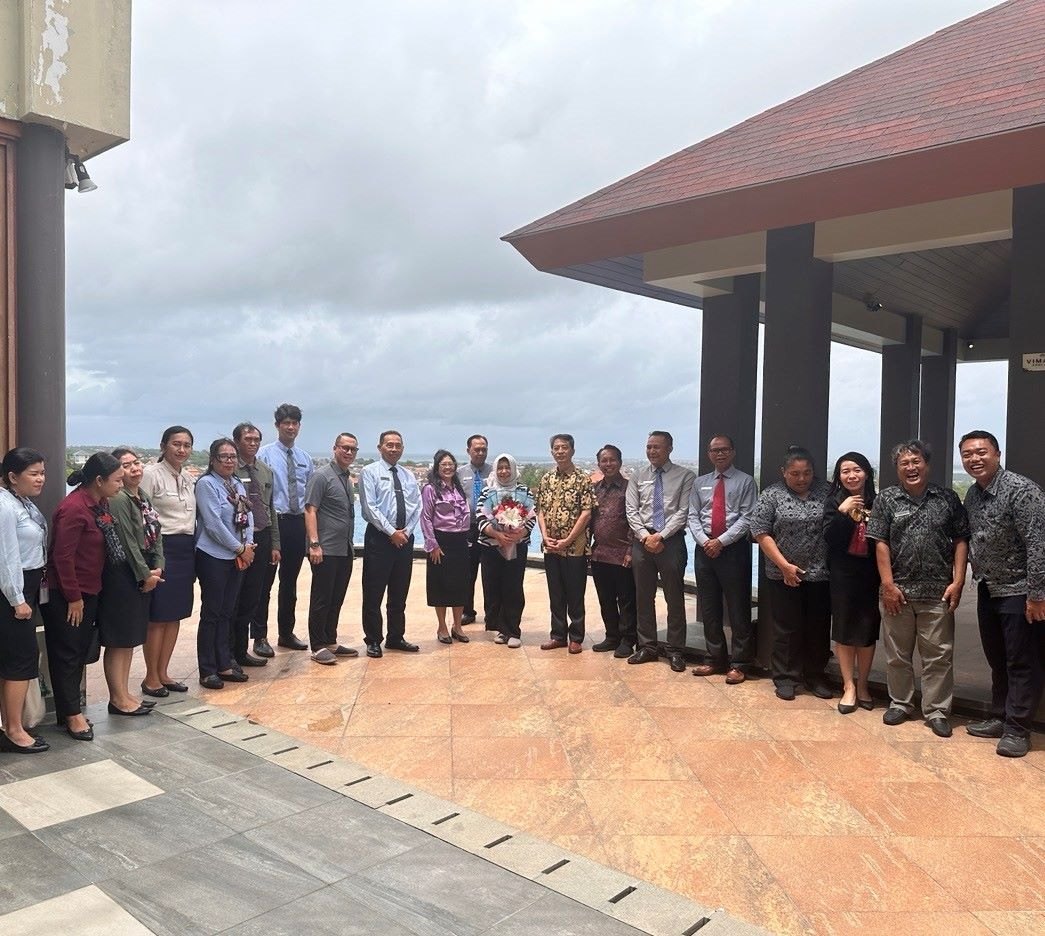 座談會全體人員合影。烏達雅納大學旅游孔子學院供圖