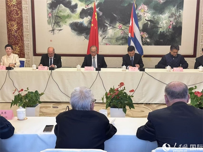 “紀念首批中國學生赴古巴留學暨中古開啟教育合作60周年座談會”在京舉辦。人民網(wǎng)記者 趙健攝