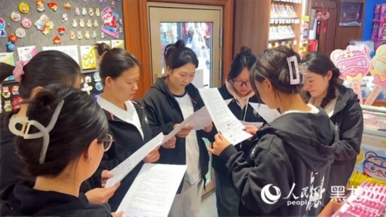 工會(huì)組織企業(yè)職工開(kāi)展技能培訓(xùn)活動(dòng)。人民網(wǎng)記者 張哲鑫攝