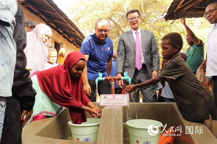 安全供水工程揭牌儀式現(xiàn)場。施亮攝