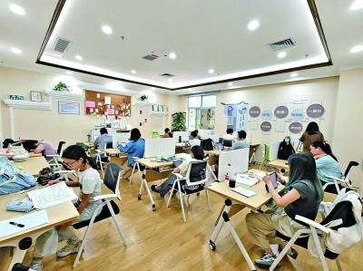 廣東深圳市龍崗區(qū)黨群服務(wù)中心開(kāi)設(shè)的共享自習(xí)室一景。受訪者供圖