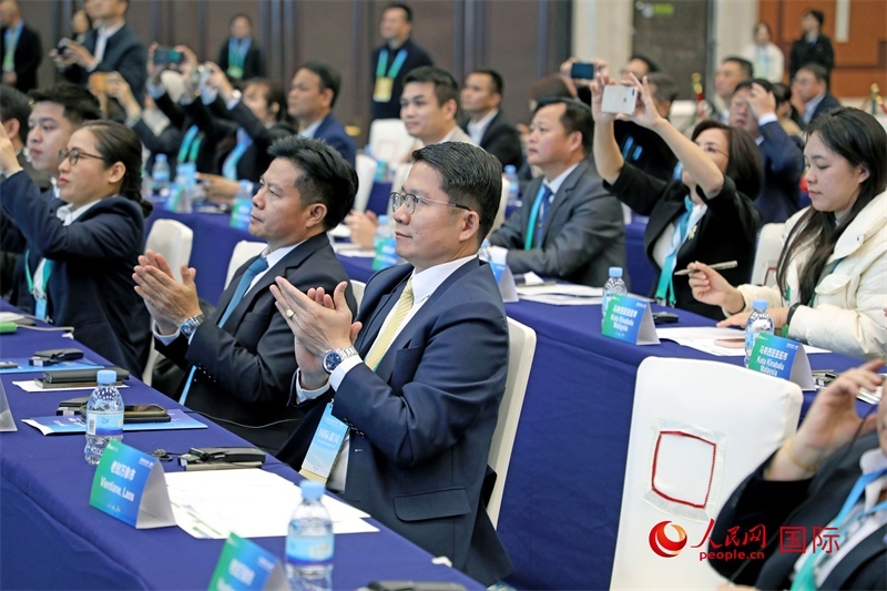 這是1月16日在南寧國(guó)際會(huì)展中心拍攝的“世界市長(zhǎng)對(duì)話·南寧”活動(dòng)現(xiàn)場(chǎng)。人民網(wǎng)記者 趙益普攝