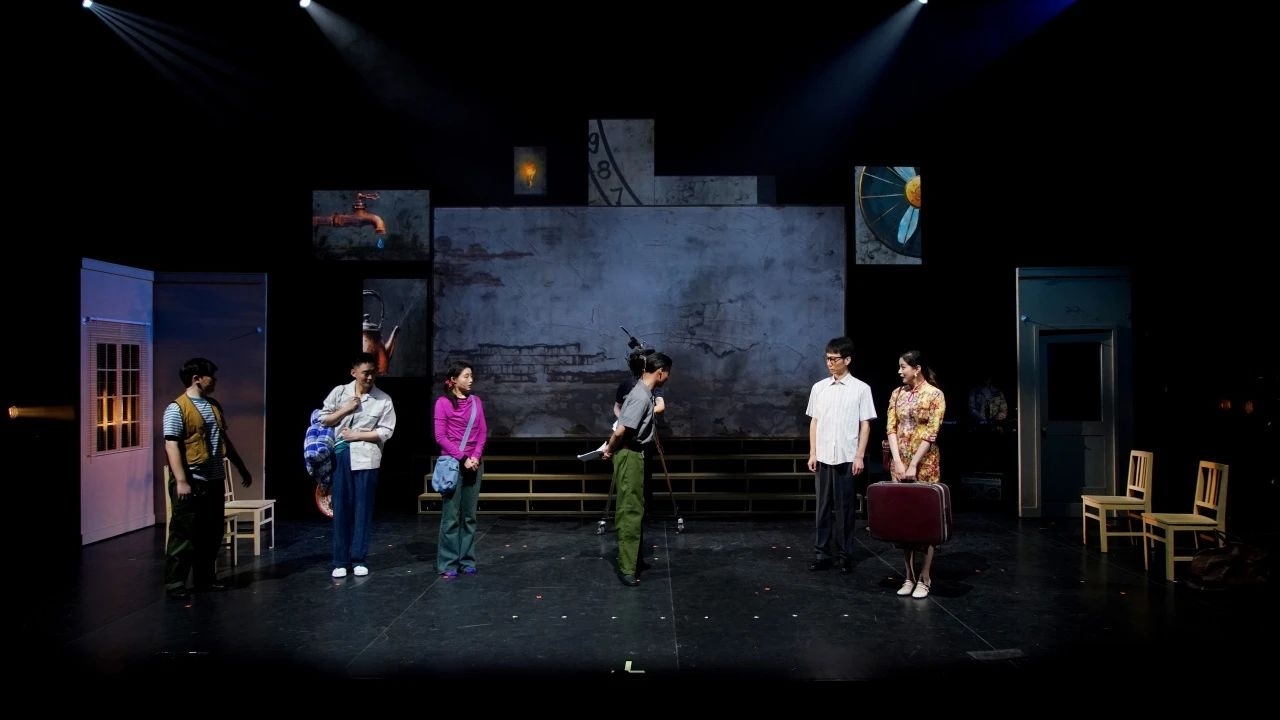 話劇《布吉出租屋》劇照。中國國家話劇院供圖