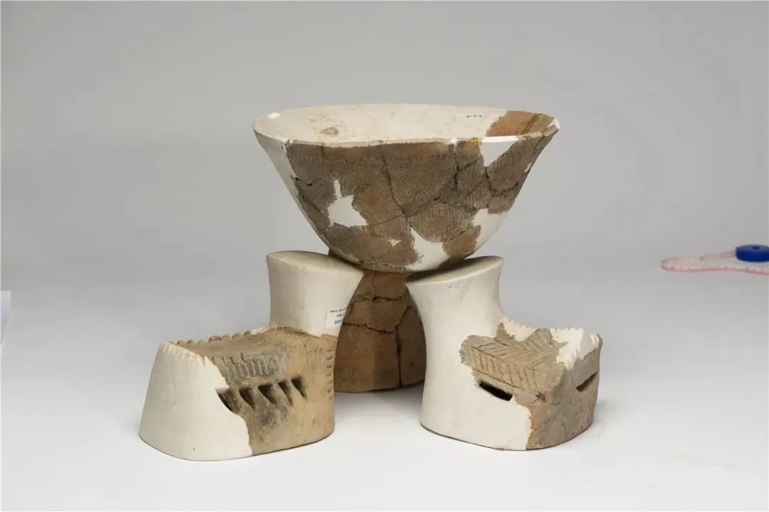 陶缽支座組合。國(guó)博供圖