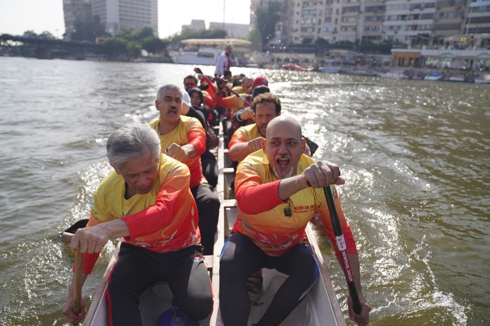 活動(dòng)現(xiàn)場龍舟競技，共慶春節(jié)。開羅中國文化中心供圖