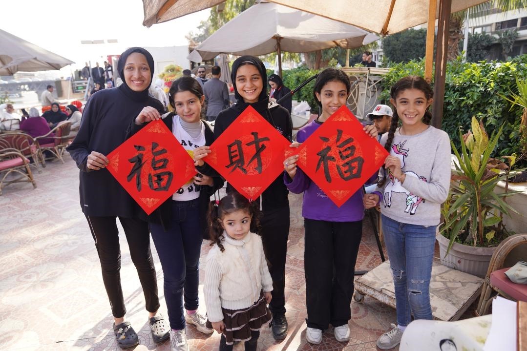 埃及民眾參與中國文化體驗(yàn)活動(dòng)。開羅中國文化中心供圖