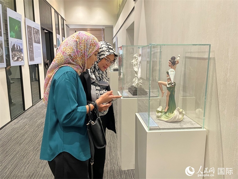 觀眾在參觀展覽。 人民網(wǎng)記者 劉慧攝