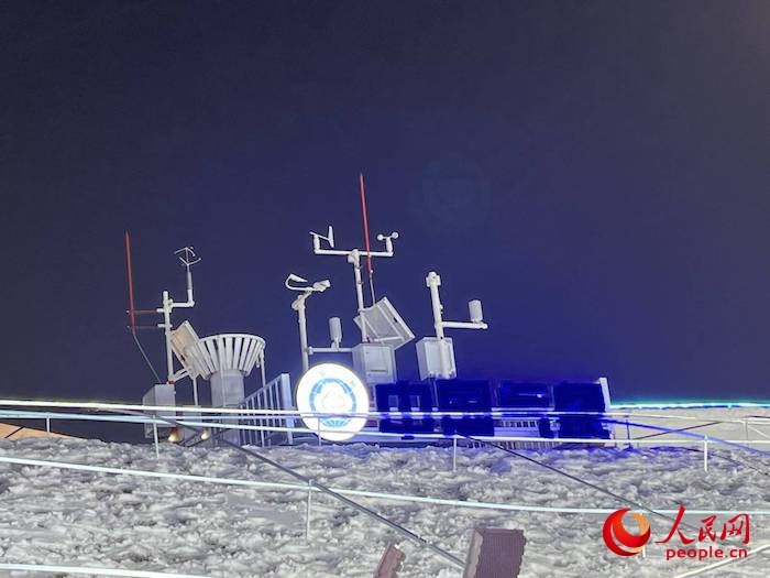 園區(qū)內(nèi)九要素自動(dòng)氣象觀測站。人民網(wǎng) 高清揚(yáng)攝