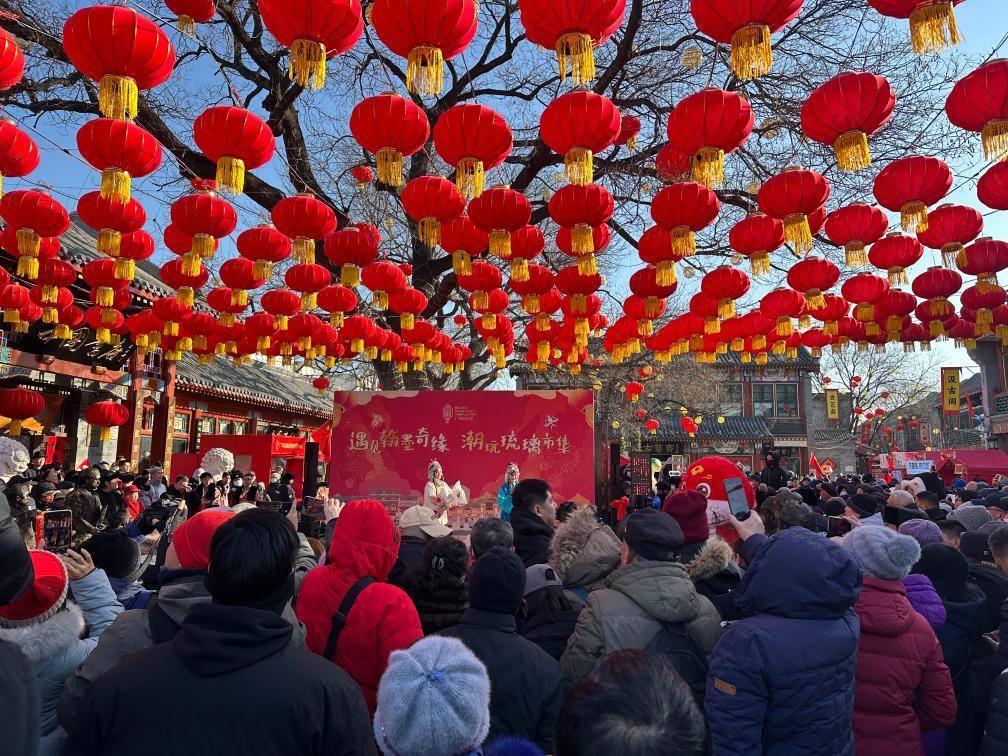 1月29日，市民游客在北京廠甸廟會感受濃濃年味。新華社記者 楊淑君 攝