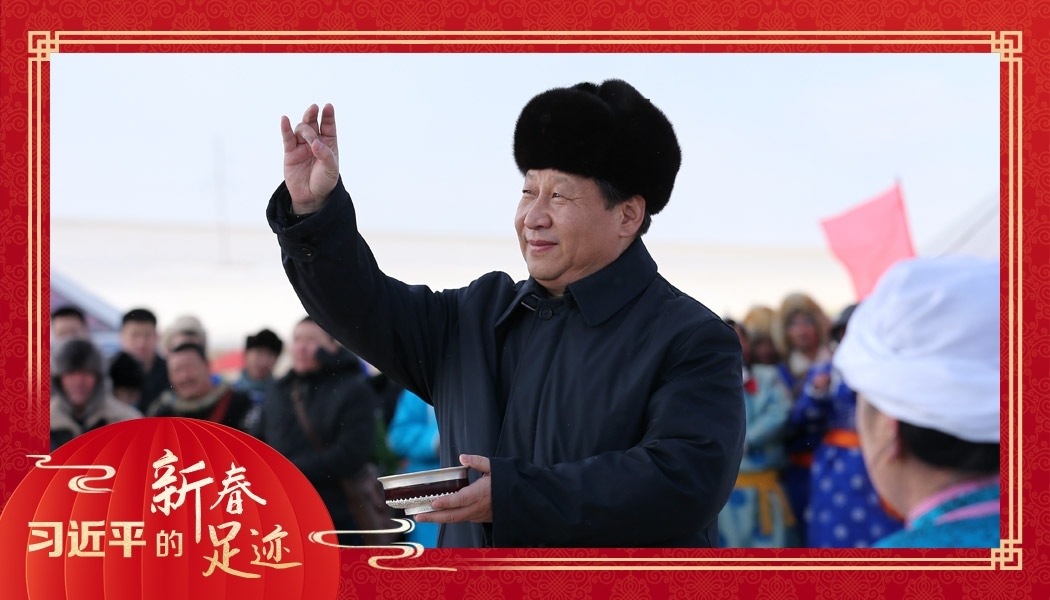 2014年1月27日，習近平總書記在內(nèi)蒙古錫林浩特市寶力根蘇木（鄉(xiāng)）參加冬季那達慕“五畜祈?！眱x式。