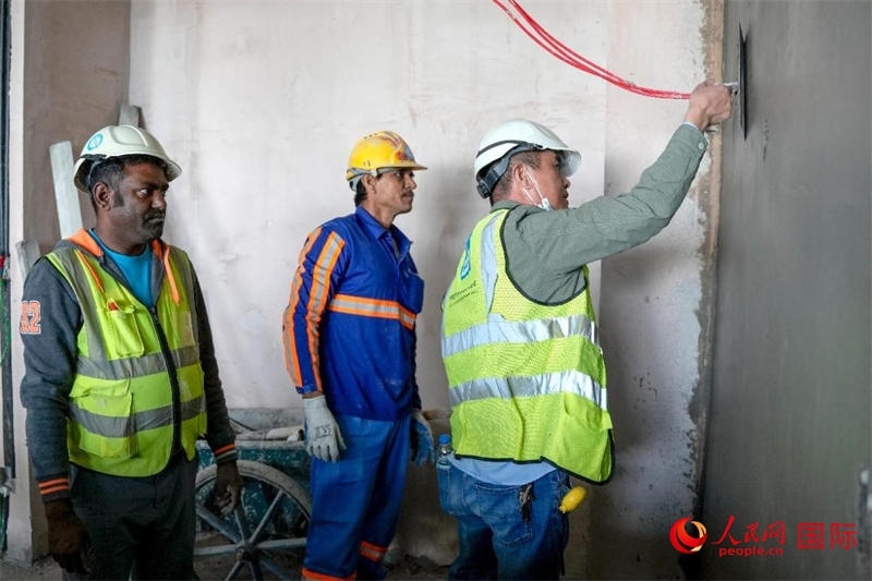 抹灰。人民網(wǎng)塔里克·易卜拉欣攝