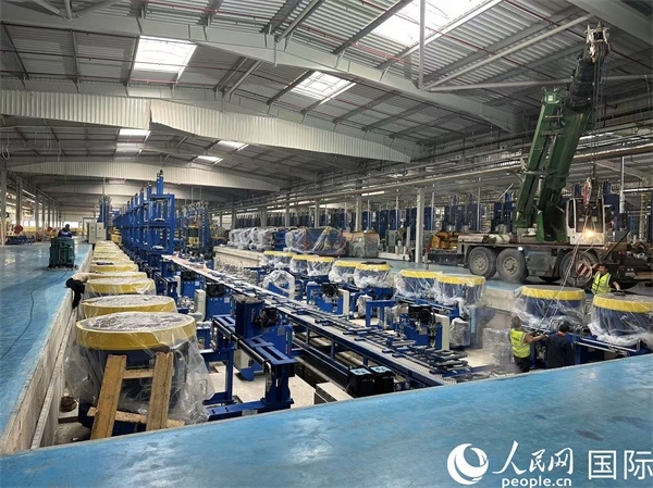 森麒麟輪胎在科技城的工廠車間。人民網(wǎng)記者 黃培昭攝