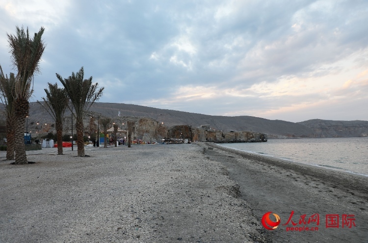 圖為阿曼穆桑代姆一處海灘公園。人民網(wǎng)記者 沈小曉攝