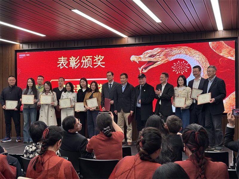 年會表彰優(yōu)秀中資企業(yè)。主辦方提供