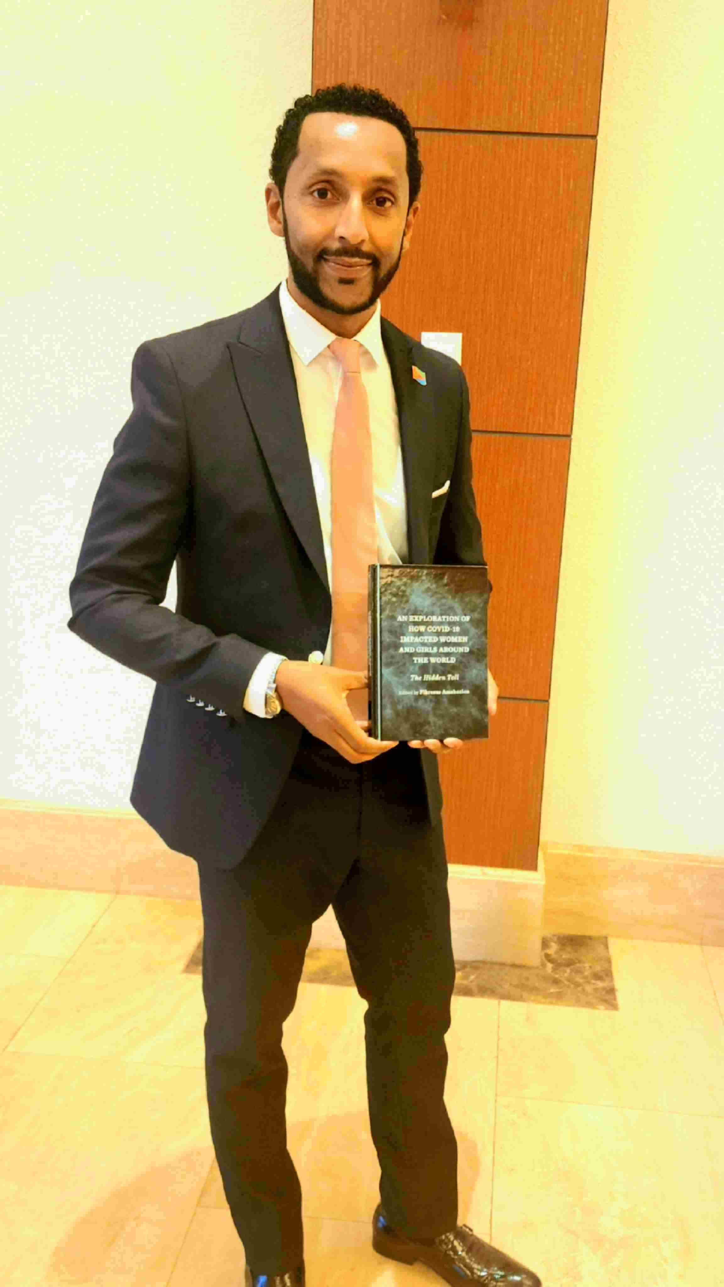 厄立特里亞戰(zhàn)略研究中心研究員、知名作家學(xué)者菲克雷耶蘇斯。圖片由受訪者提供