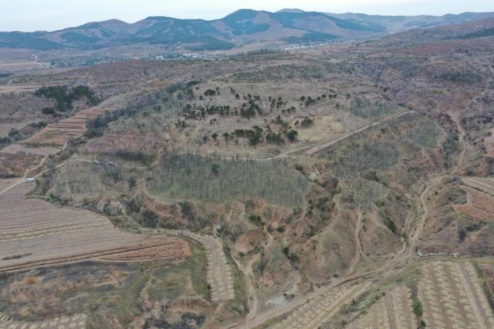 朝陽凌源無白丁遺址群（2024年11月23日攝）。新華社發(fā)（遼寧省文物考古研究院供圖）