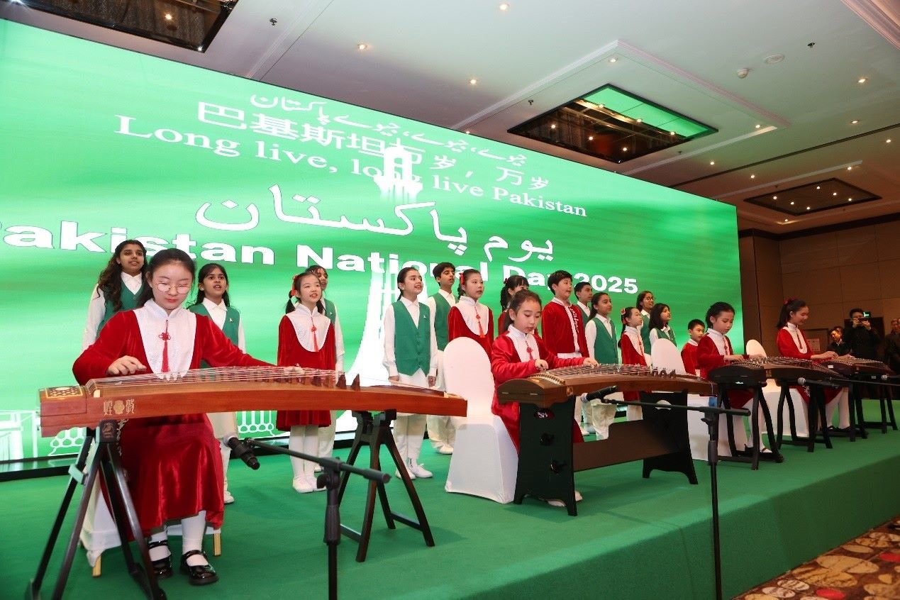 中巴兩國學(xué)生演出。巴基斯坦駐華大使館供圖