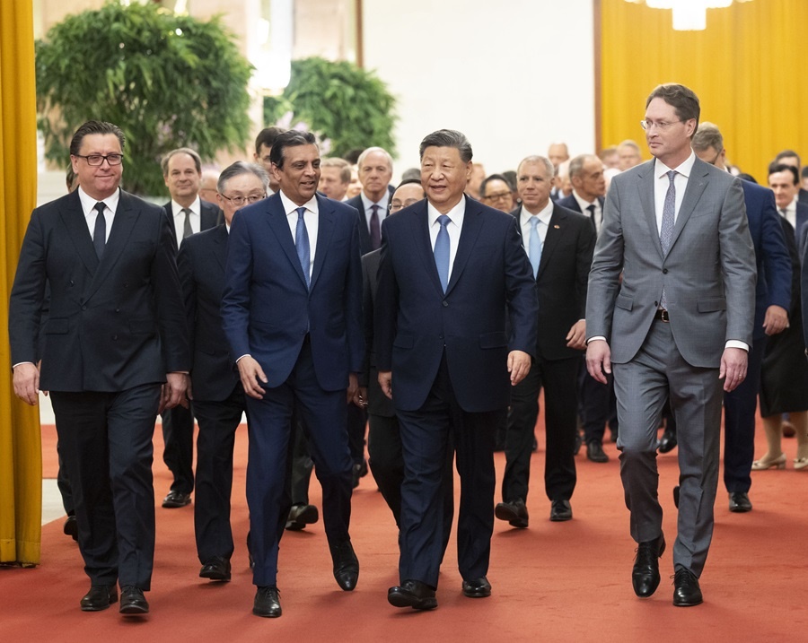 △3月28日上午，國家主席習近平在北京人民大會堂會見國際工商界代表。