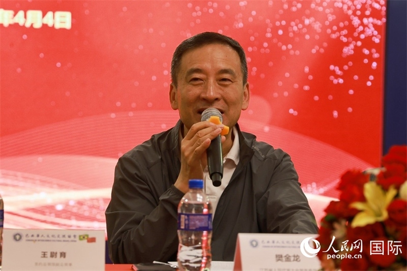 江蘇省人大常務(wù)委員會(huì)常務(wù)副主任樊金龍?jiān)谧剷?huì)上致辭。人民網(wǎng)記者 陳海琪攝