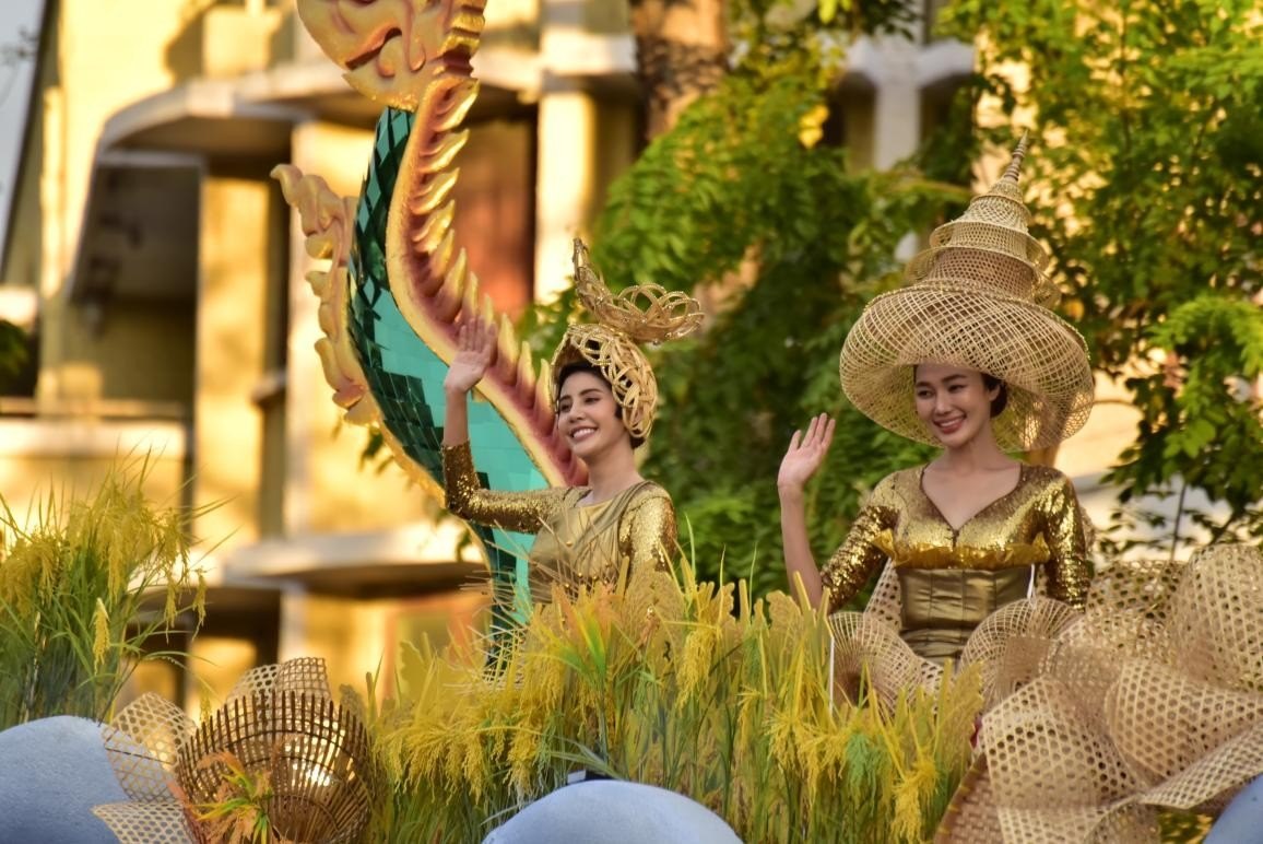 “祝福之河”花車以神龍形象象征水的神圣與豐饒，寓意祈福納祥。泰國國家旅游局供圖