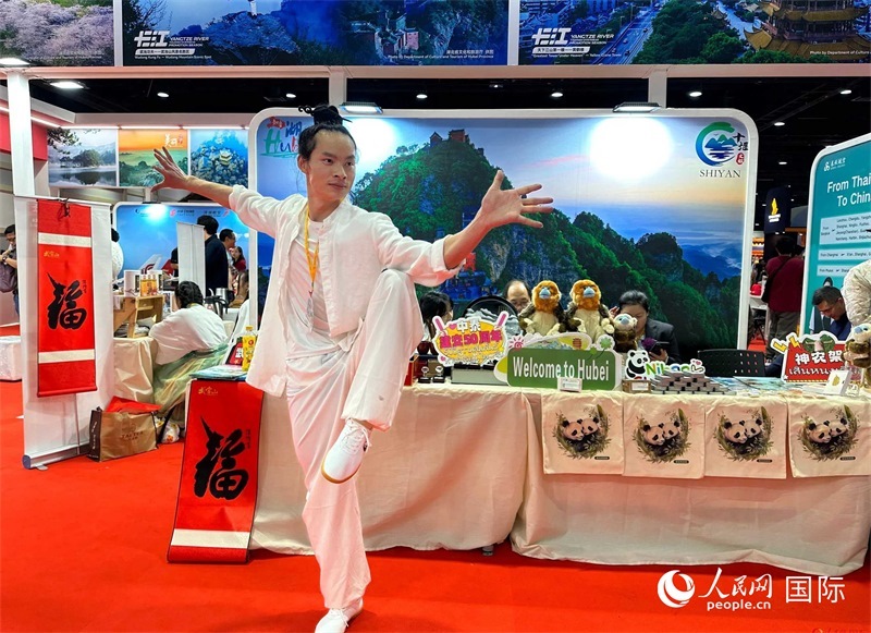 中國武當(dāng)功夫走進東南亞，以精湛的武藝和飄逸的身姿詮釋中國武術(shù)的精髓。人民網(wǎng)記者 簡承淵攝