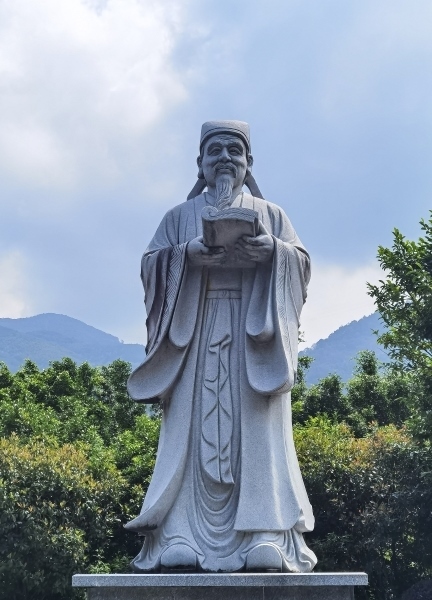 位于南平的朱熹石雕塑像。圖片來源：視覺中國