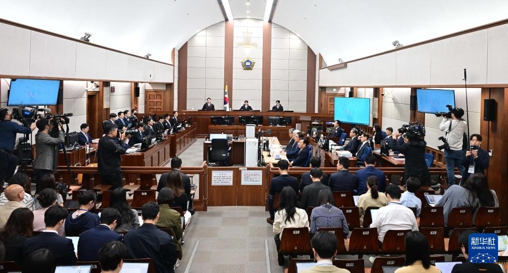 這是4月21日拍攝的韓國(guó)首爾中央地方法院庭審現(xiàn)場(chǎng)。新華社/紐西斯通訊社