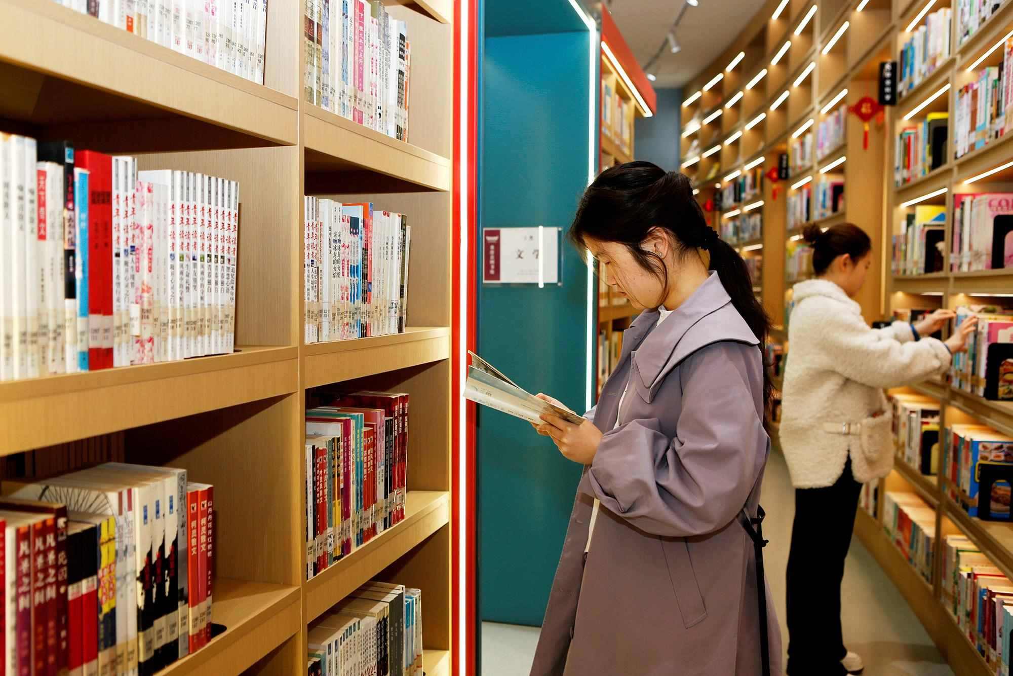 △2025年3月29日，讀者在山西臨汾市襄汾縣圖書館閱讀。