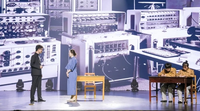 第二屆弘揚(yáng)“兩彈一星”精神話劇大賽決賽現(xiàn)場(chǎng)。學(xué)校供圖