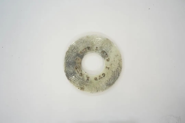 武王墩一號墓出土的鏤孔玉璧。全國十大考古新發(fā)現(xiàn)活動辦公室供圖