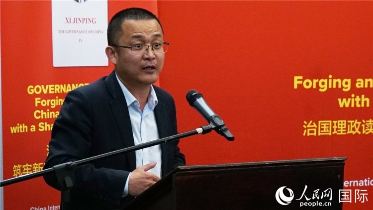 中非青年婦女協(xié)會主席、南非大學(xué)教授秦效順在讀書會上發(fā)言。人民網(wǎng) 劉暢攝