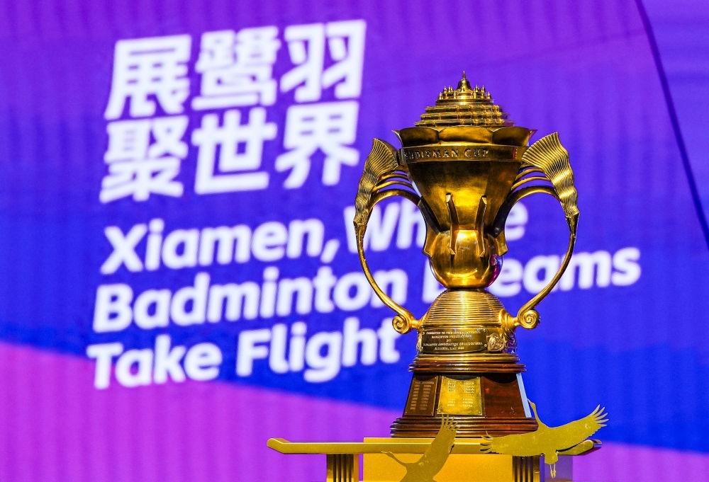 這是5月4日在決賽前拍攝的蘇迪曼獎杯。新華社記者 孫非 攝