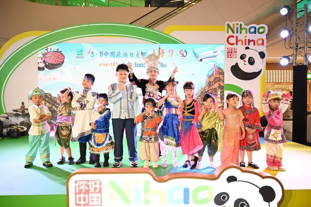 開幕式上，中泰小朋友服飾秀表演。主辦方供圖