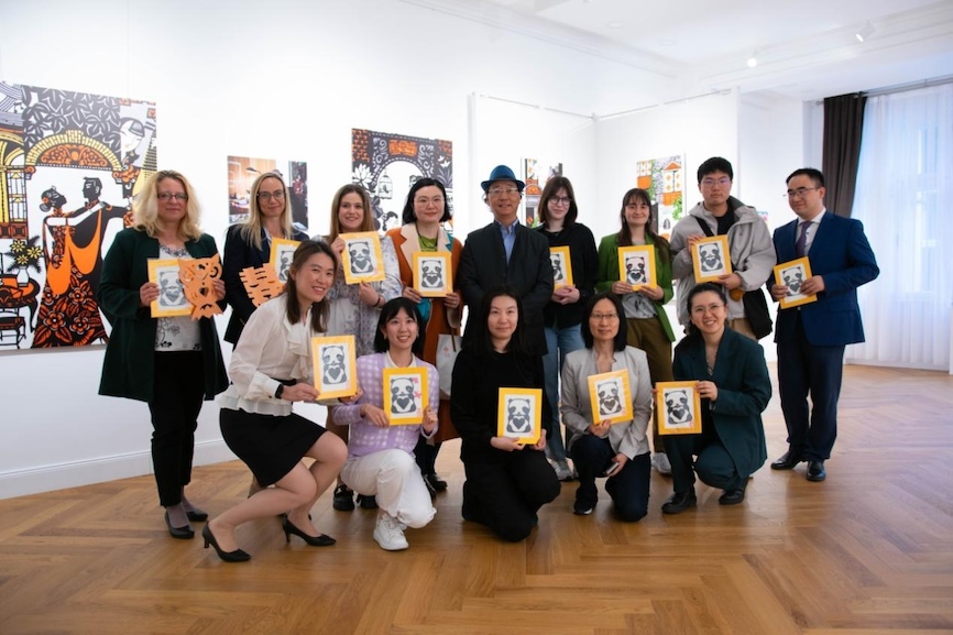 嘉賓合影。圖片由布達(dá)佩斯中國(guó)文化中心供圖