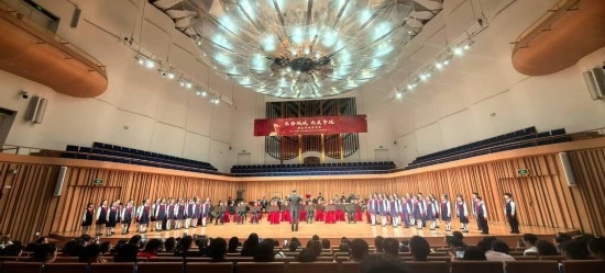 重慶大學(xué)城樹人小學(xué)校管樂團(tuán)參加比賽。