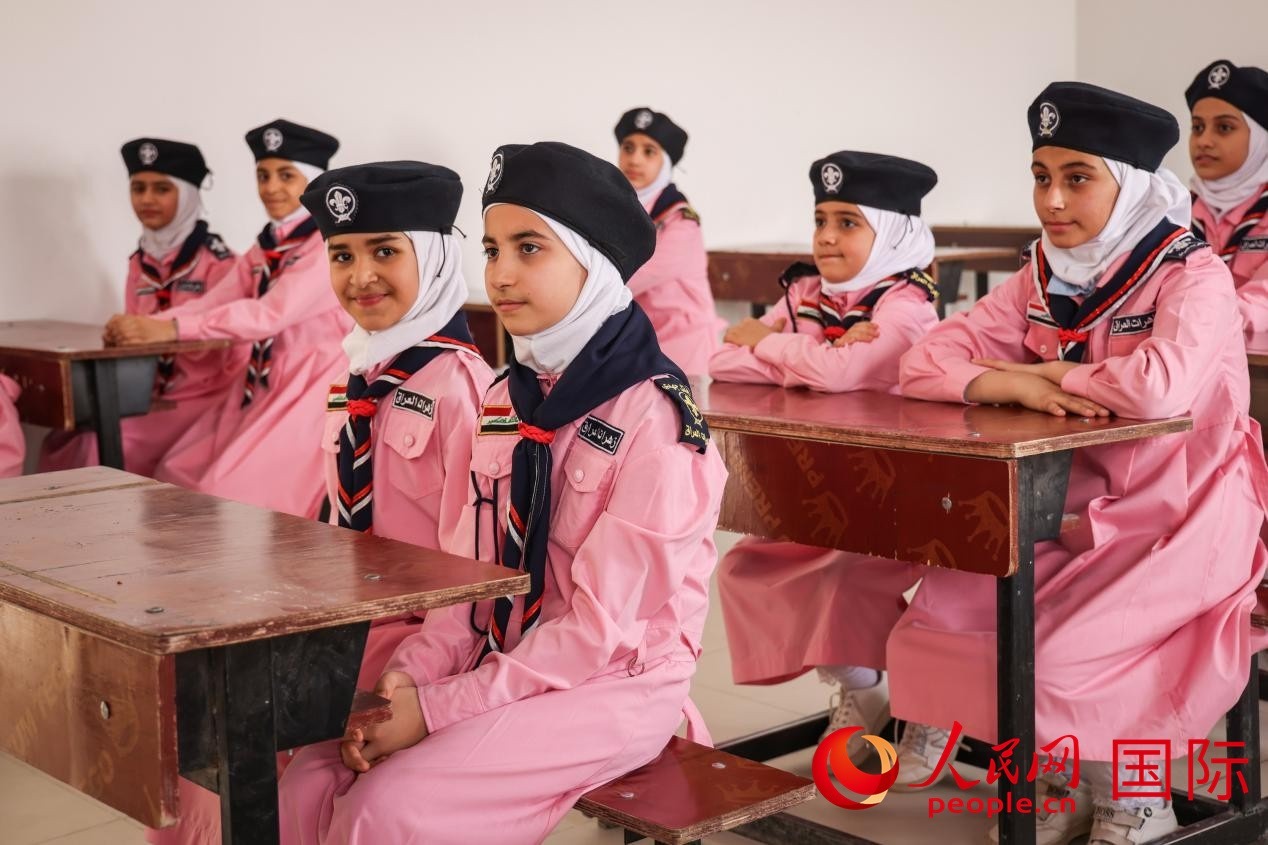 阿爾穆塔?阿里卡特國際學(xué)校的學(xué)生在教室內(nèi)上課。人民網(wǎng)記者 薛丹攝