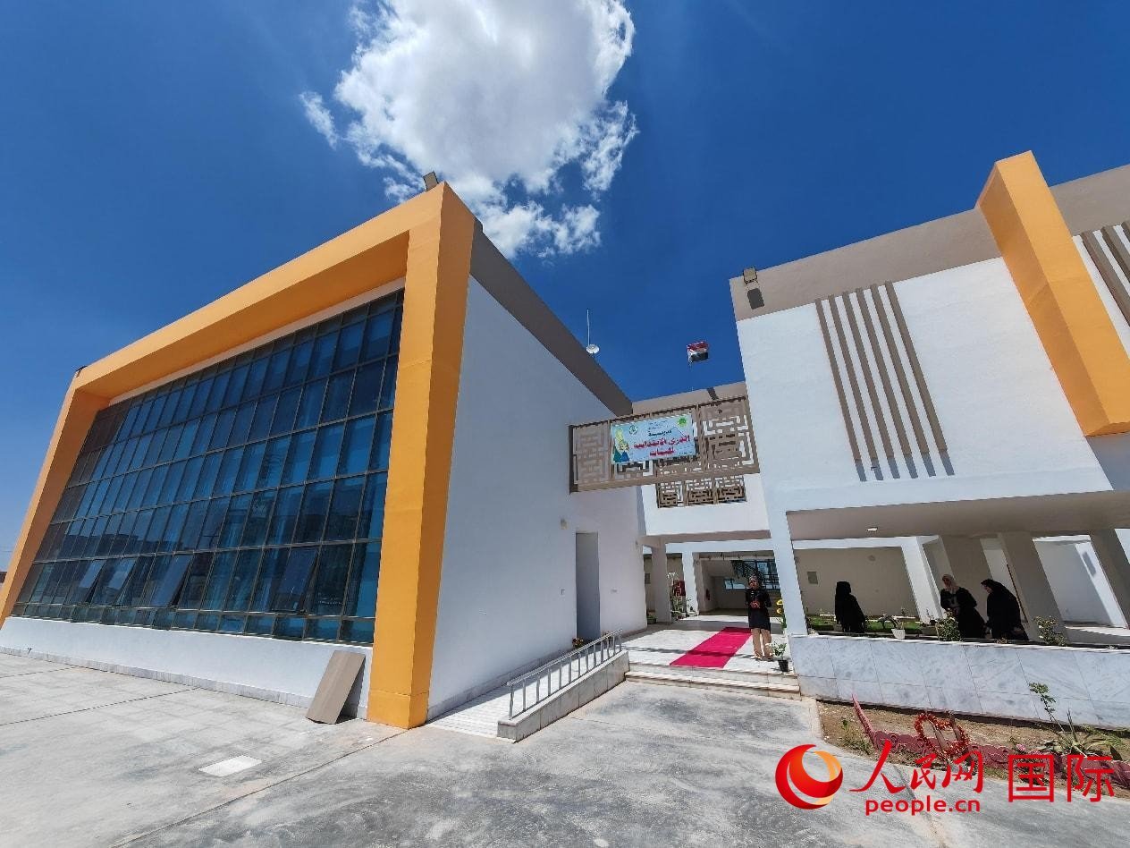 圖為阿爾·圖拉女子學(xué)校校園一景。人民網(wǎng)記者 管克江攝