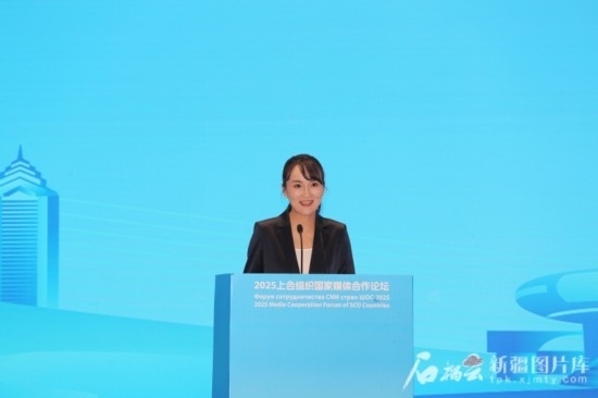 5月23日，在2025上合組織國家媒體合作論壇青年文化交流營活動中，人民日報社記者阿爾達(dá)克·塔巴拉克發(fā)言。石榴云/新疆日報記者 李雄心攝