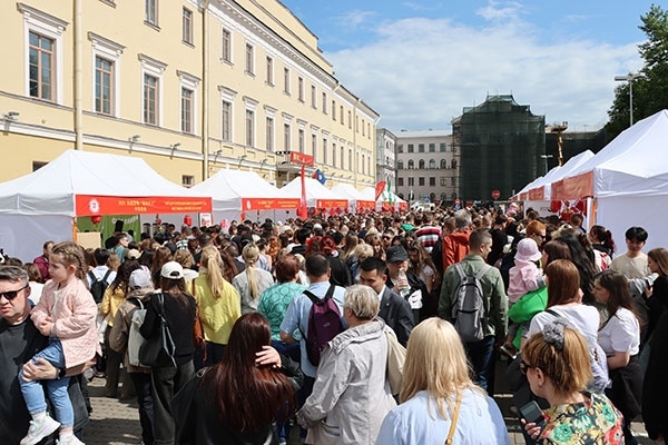 “茶和天下”·雅集活動現(xiàn)場。中國駐白俄羅斯大使館供圖